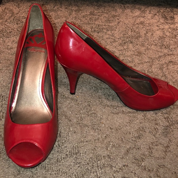 Size 11 red fergalicious heels never worn - Picture 3 of 5